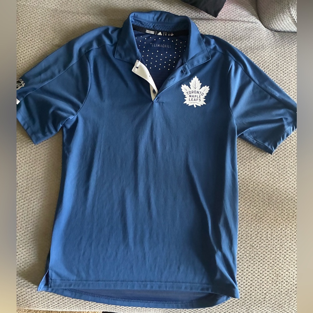 Leafs golf shirt Small